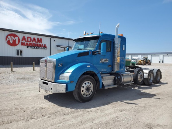 2017 Kenworth T880 Short Sleeper Semi Truck