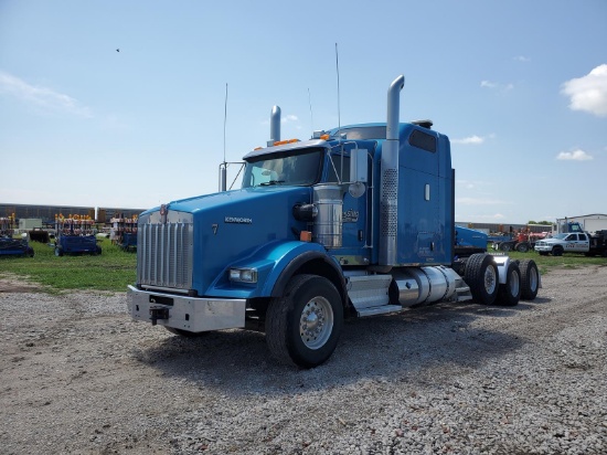 2012 Kenworth T800 Sleeper Cab Semi Truck