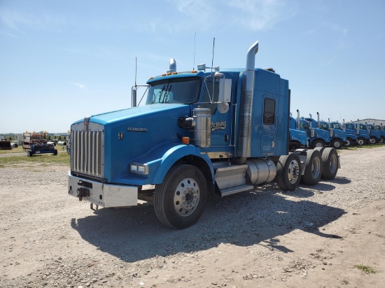 2010 Kenworth T800 Sleeper Cab Semi Truck