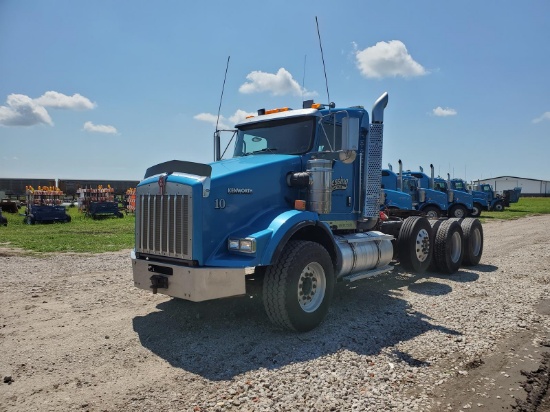 2008 Kenworth T800 Day Cab Semi Truck