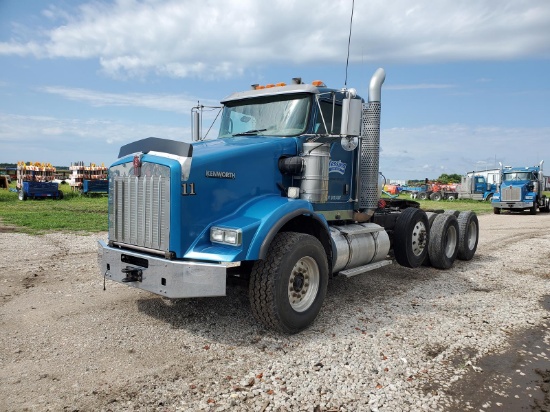 2008 Kenworth T800 Day Cab Semi Truck