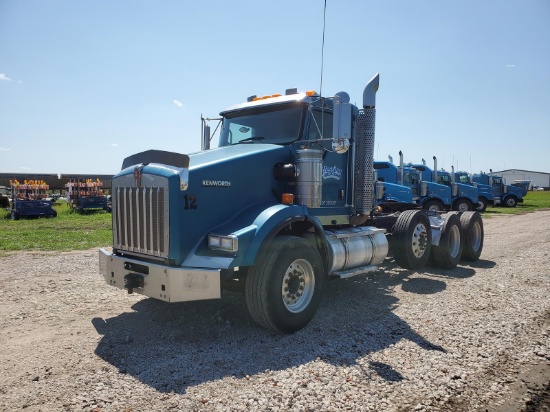 2008 Kenworth T800 Day Cab Semi Truck