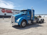 2017 Kenworth T880 Short Sleeper Semi Truck