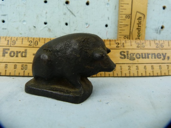Cast iron pig paperweight, 1-3/4" T