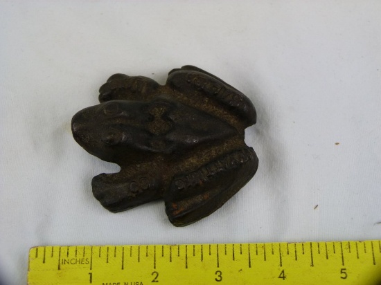 Cast iron frog stamped Wyatt Mfg. Co., Salina, Kans., 3" W