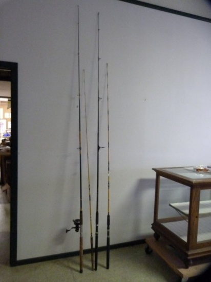 (4) 2-pc fishing rods w/1 reel