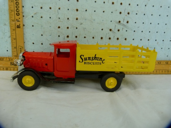 Metalcraft Corp toy stake truck, "Sunshine Biscuits", 12-1/4" L
