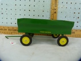 Ertl metal toy John Deere wagon w/flair box, 10-3/4