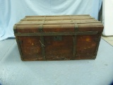 Wooden trunk w/metal reinforcement straps, no key