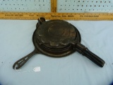 Alfred Andresen & Co cast iron waffle maker, 16