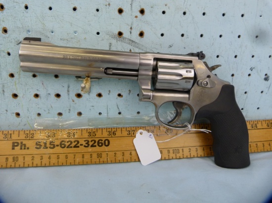 Smith & Wesson 617-6 Revolver, .22 LR, SN: CYX8480