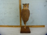 Art Birdsall owl carving, glass eyes, on stand, 21-1/4