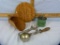5 kitchen items: plate, scoop,(2) ice cream scoops, sifter