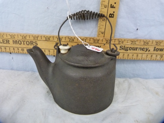 Wagner Ware Sidney "0" cast iron tea kettle, 4" T