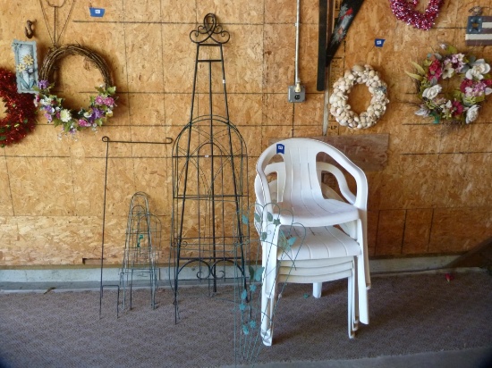 5 plastic stack chairs and several wire trellis - several sizes