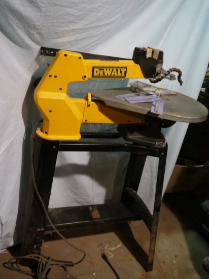 DeWalt DW7880 scroll saw on stand with foot pedal control & extra 5" blades