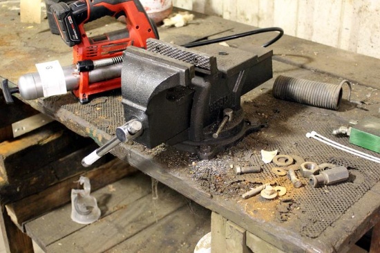 VISE WITH SHOP TABLE