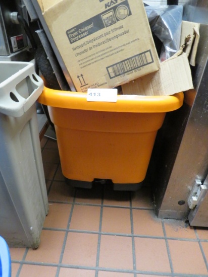 ORANGE SUPER SOAKER TUB