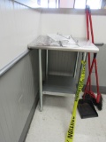 24X24 STAINLESS STEEL TABLE