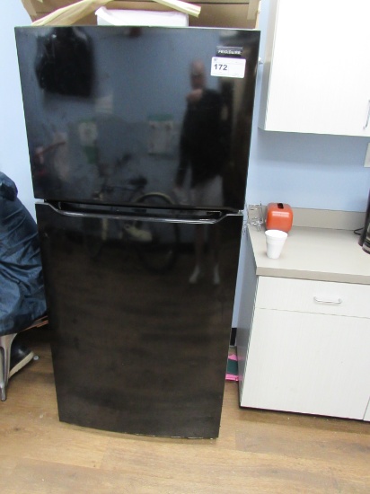 FRIGIDAIRE REFRIGERATOR