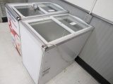 32-INCH SELF-CONTAINED SLIDE-TOP SPOT MERCHANDISER