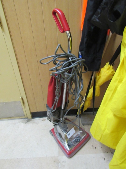 SANITAIRE COMMERCIAL VACUUM