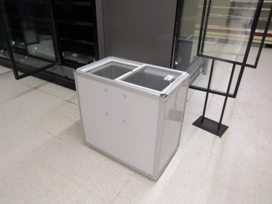 32-INCH SELF-CONTAINED SLIDE-TOP MERCHANDISER