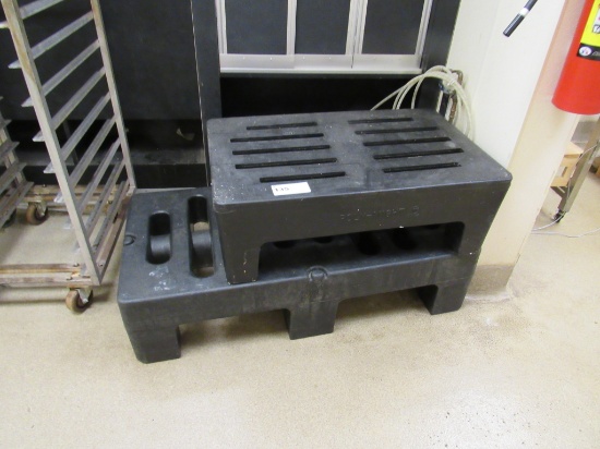 DUNNAGE RACKS