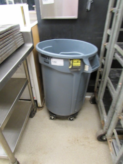 BRUTE TRASH CAN W/DOLLY
