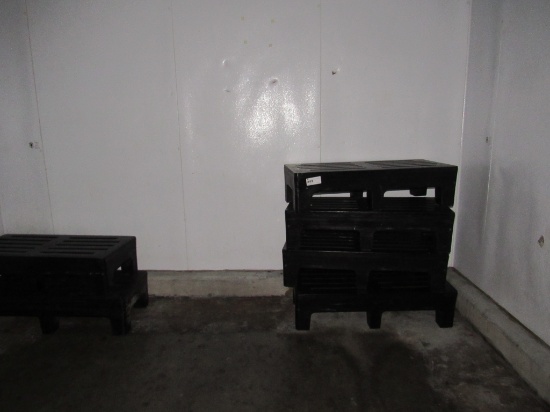 DUNNAGE RACKS
