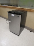 MAGIC CHEF REFRIGERATOR
