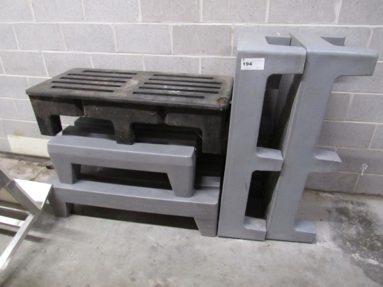 DUNNAGE RACKS