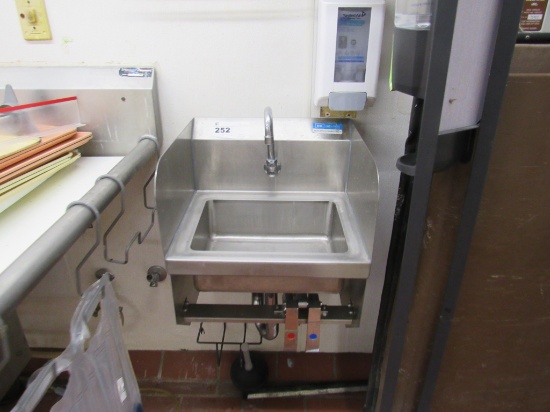 STAINLESS STEEL HAND SINK