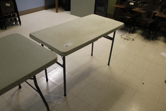 4FT FOLDING LEG BANQUET TABLES