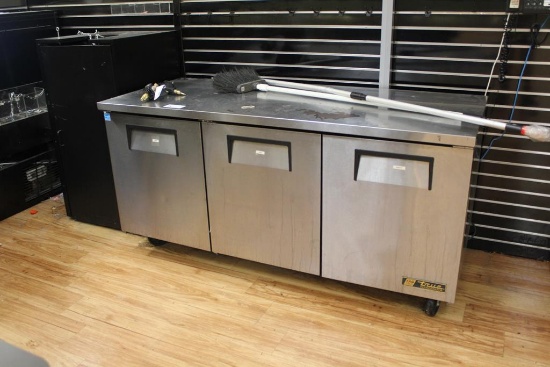 TRUE TUC-72 3 DOOR WORKTOP REFRIGERATOR SELF-CONTAINED
