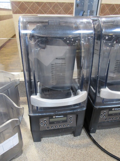 VITAMIX BLENDER WITH PITCHER VM0145