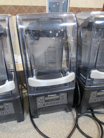 VITAMIX BLENDER WITH PITCHER VM0145
