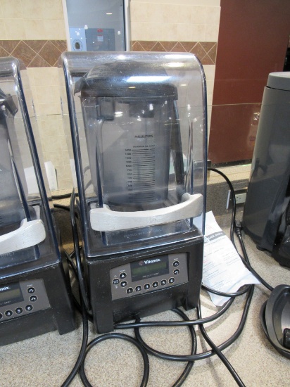 VITAMIX BLENDER WITH PITCHER VM0145