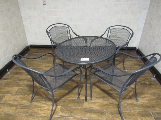 SET - PATIO TABLE WITH 4 CHAIRS