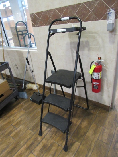 STEP LADDER