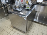 27-INCH BEVERAGE AIR SELF-CONTAINED UNDERCOUNTER COOLER UCR27A