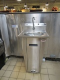 FOOT-OPERATED S/STEEL HAND SINK