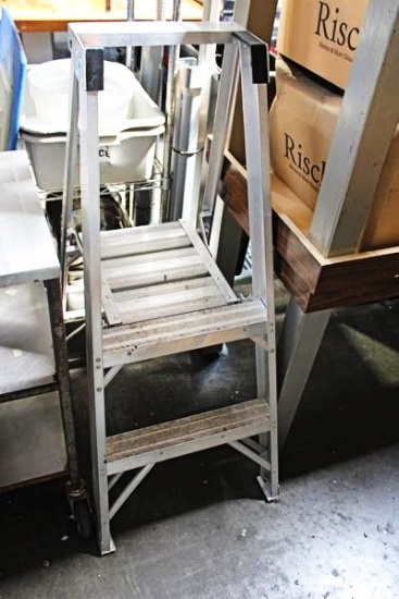 2-STEP FOLDING STEP LADDER