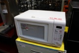 MAGIC CHEF MICROWAVE