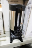 NEW GRINDMASTER GIU15GGRINDV2 1.5 GALLON THERMAL CONTAINER/ DISPENSER ON STAND