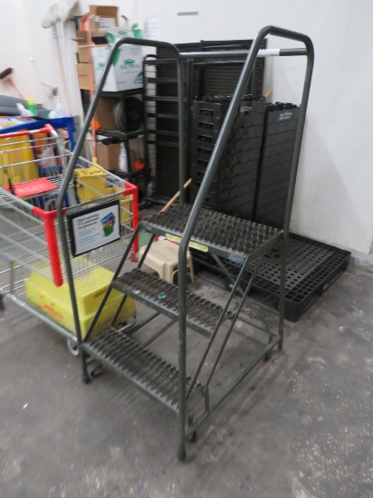 U-Line Rolling Stairs