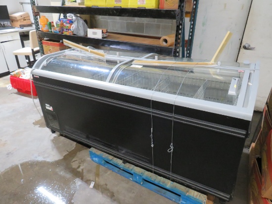 2021 83-INCH AHT SELF-CONTAINED SLIDE-TOP FREEZER MODEL MANHATTAN 210