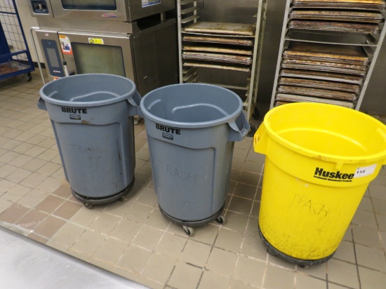 32-GALLON TRASH CANS WITH DOLLY