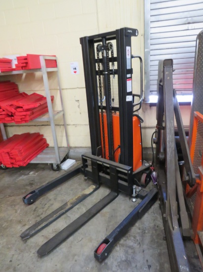 2021 NOBLELIFT SPN22-98 2200LB SEMI-ELECTRIC STACKER