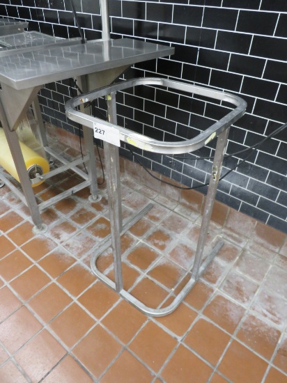 S/STEEL TRASH BAG STAND